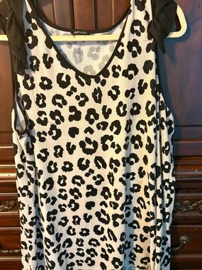 Simplicity Black and White Leopard Cold-Shoulder Tank Top